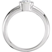 Charger l&#39;image dans la galerie, Bezel Set Solitaire Engagement Ring
