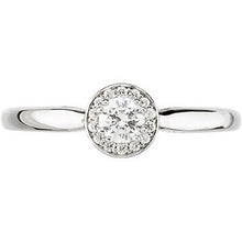 Charger l&#39;image dans la galerie, Halo-Style Engagement Ring 
