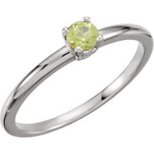 Charger l'image dans la galerie, Sterling Silver Imitation Peridot "August" Youth Birthstone Ring
