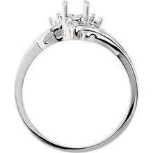 Charger l'image dans la galerie, Accented Bypass Ring
