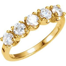 Charger l&#39;image dans la galerie, 14K Jaune 1 CTW Diamond 5 Stone Anniversary Band
