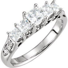 Charger l&#39;image dans la galerie, Bande d&#39;anniversaire en diamant 14K blanc 7/8 CTW

