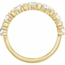 Charger l&#39;image dans la galerie, 14K Jaune 1 1/8 CTW Diamond Anniversary Band
