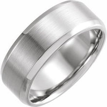 Charger l&#39;image dans la galerie, Bande de chant biseautée blanche 8 mm 18K avec finition satinée Taille 7,5
