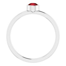 Charger l'image dans la galerie, Sterling Silver Imitation Garnet Ring
