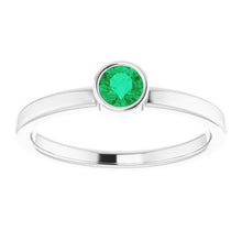 Load image into Gallery viewer, Sterling Silver Imitation Emerald Ring
