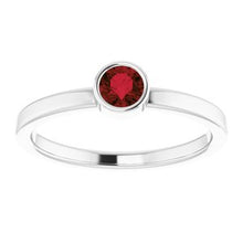 Charger l'image dans la galerie, Sterling Silver Imitation Garnet Ring
