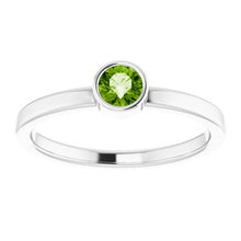 Charger l'image dans la galerie, Sterling Silver Imitation Peridot Ring
