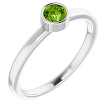 Charger l'image dans la galerie, Sterling Silver Imitation Peridot Ring
