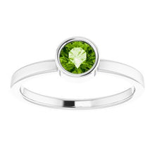 Charger l'image dans la galerie, Sterling Silver Imitation Peridot Ring
