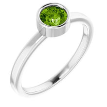 Charger l'image dans la galerie, Sterling Silver Imitation Peridot Ring
