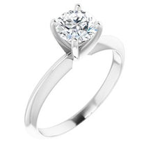 Charger l&#39;image dans la galerie, Lab-Grown Diamond Light Solitaire Engagement Ring 
