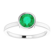 Load image into Gallery viewer, Sterling Silver Imitation Emerald Ring
