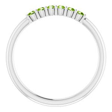 Charger l'image dans la galerie, Sterling Silver Peridot Stackable Ring
