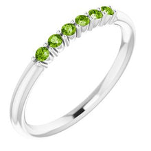 Charger l'image dans la galerie, Sterling Silver Peridot Stackable Ring
