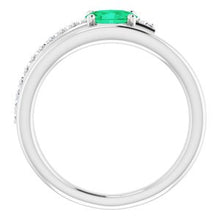Charger l'image dans la galerie, Bague émeraude platine et diamant 1/8 CTW
