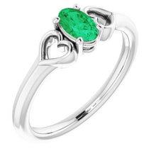 Charger l'image dans la galerie, Sterling Silver 5x3 mm Oval Imitation Emerald Youth Heart Ring
