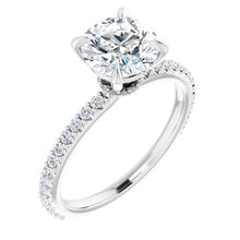 Charger l'image dans la galerie, Bague de fiançailles en platine 7,5 mm ronde Forever One, Moissanite et diamant 1/3 CTW
