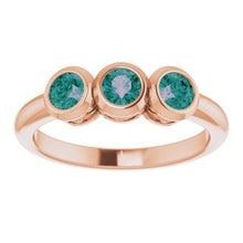 Charger l&#39;image dans la galerie, Bague sertie de trois pierres en pierre rose Alexandrite 14K
