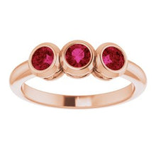 Charger l&#39;image dans la galerie, Bague sertie de trois pierres en rubis rose 14 carats
