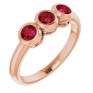 Bague sertie de trois pierres en rubis rose 14 carats