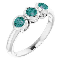 Charger l&#39;image dans la galerie, Bague sertie de trois pierres en argent sterling et Alexandrite
