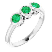 Charger l'image dans la galerie, Bague sertie de trois pierres émeraude platine
