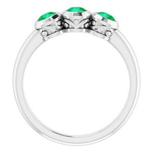 Charger l'image dans la galerie, Bague sertie de trois pierres émeraude platine
