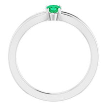 Charger l'image dans la galerie, Sterling Silver Imitation Emerald Solitaire Youth Ring
