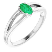 Charger l'image dans la galerie, Sterling Silver Imitation Emerald Solitaire Youth Ring
