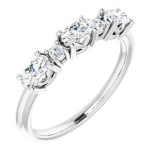 Charger l&#39;image dans la galerie, Bande d&#39;anniversaire en diamant 14K blanc 7/8 CTW
