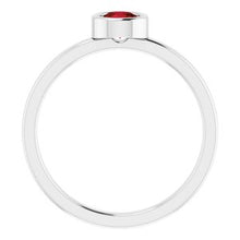 Charger l'image dans la galerie, Sterling Silver Mozambique Garnet Ring
