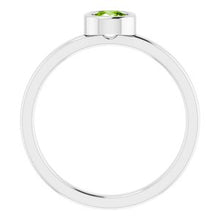 Charger l'image dans la galerie, Sterling Silver Peridot Ring
