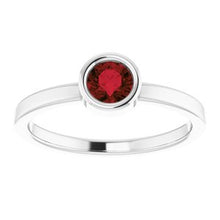 Charger l'image dans la galerie, Sterling Silver Mozambique Garnet Ring
