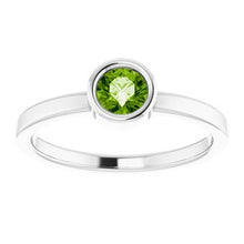 Charger l'image dans la galerie, Sterling Silver Peridot Ring
