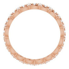 Charger l&#39;image dans la galerie, 14K Rose 5/8 CTW Diamond Eternity Band Taille 7,5
