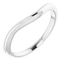 Charger l'image dans la galerie, Sterling Silver  5 mm Cushion Wedding Band
