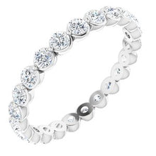 Charger l&#39;image dans la galerie, 14K White 1 3/8 CTW Diamond Eternity Band Taille 8
