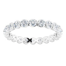 Charger l&#39;image dans la galerie, 14K White 1 1/3 CTW Diamond Eternity Band Taille 7
