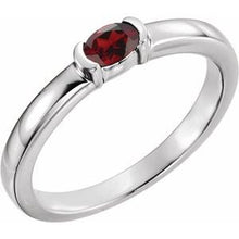 Charger l'image dans la galerie, Sterling Silver Mozambique Garnet Oval Stackable Family Ring
